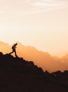 这个社会，对年轻人太好了吗